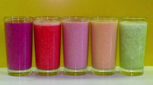 5 РЕЦЕПТОВ ЛЕТНИХ ОСВЕЖАЮЩИХ СМУЗИ / как сделать смузи / как приготовить смузи в домашних условиях