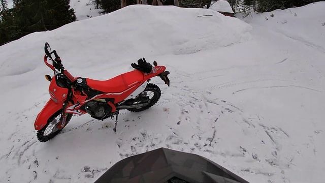 My awesome Honda Crf 250L endurobike on  snow and ice. Honda Crf250L enduro winteradventure HR