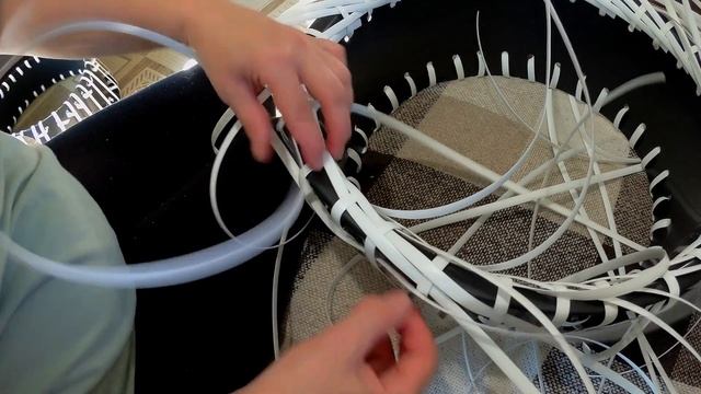 Rattan Christmas Tree Skirt. Юбка для новогодней елки из Ротанга.