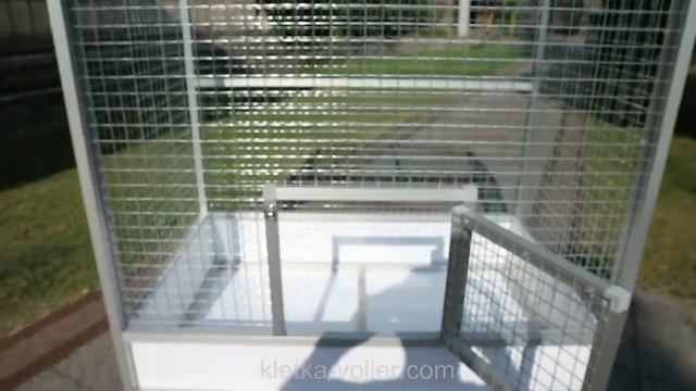 Клетка для жако с маленькой дверцей. Размер 1 х 1 х 0,6 м. смотреть онлайн