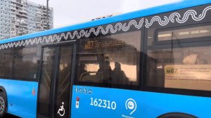 Автобус ЛиАЗ-6213.65 следует по маршруту м87 ”м. Царицыно - Загорьевская ул.”