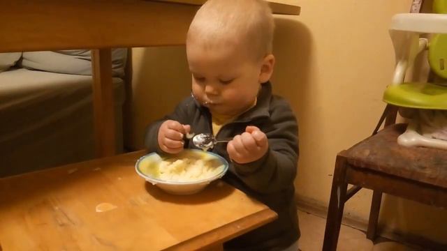 Федя сам ест ложкой смотреть онлайн