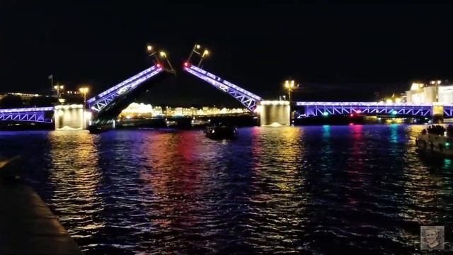 Санкт-Петербург. Развод мостов. Дворцовый мост. Raising Draw of bridges. Sankt Petersburg.