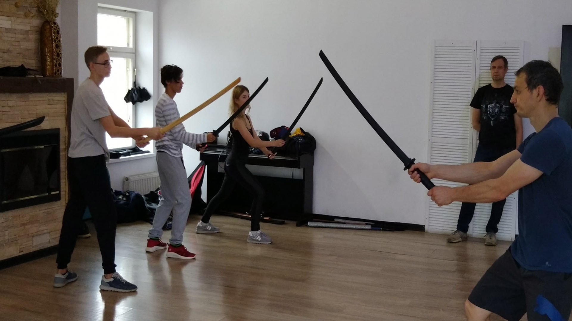 Школа японского фехтования Katana Club уроки кендзюцу - обучение исполнения кихона мечом