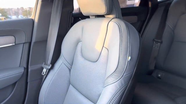 2023 Volvo V90 Cross Country B6 Ultimate / Walkaround with Heather смотреть онлайн