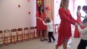 Танец с мамами в детском саду
