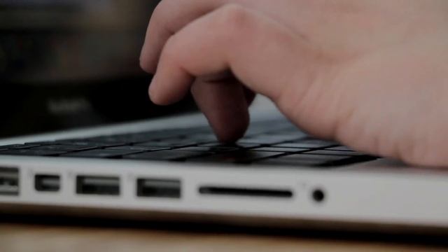 Видео фон для сайта - Работа за Macbook | rowpost.com смотреть онлайн