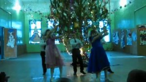 Танец "Мы маленькие дети", 4 класс, Новогодняя елка, 2014 год.