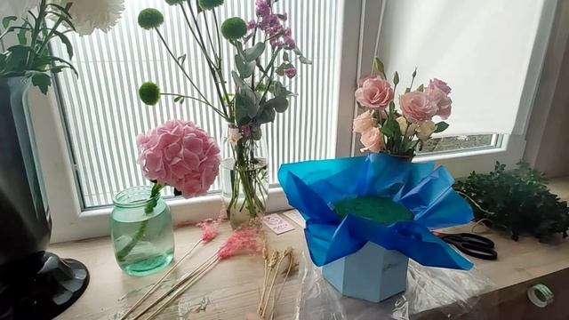 Красивая коробка из цветов. Как сделать коробку из живых цветов. Сделать коробку из цветов.