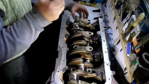 80   Установка крышек коленвала  двигателя  Джили МК  копия  двгателя TOYOT A4 FE