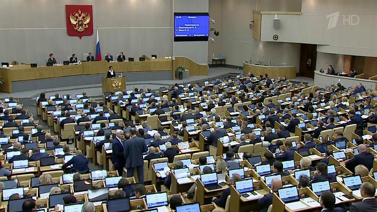 На Охотном ряду идет первое рабочее заседание Госдумы седьмого созыва