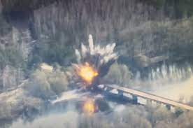 Су-34 поразил мост, по которому украинская ДРГ ехала в Брянскую область