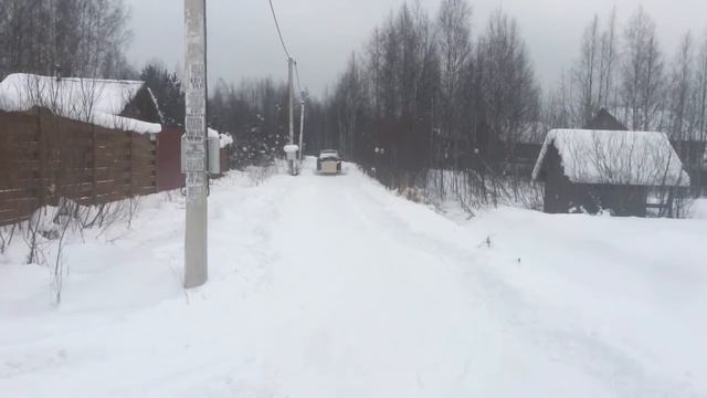 Чистим дорогу от снега сами.Как почистить дорогу от снега без трактора. Таран.Отвал.Лопата. смотреть онлайн