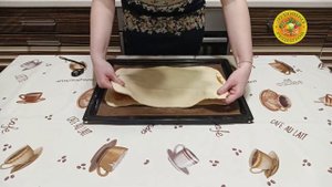 Пирог с капустой из слоеного теста. Вкусный, ароматный и по-семейному уютный!
