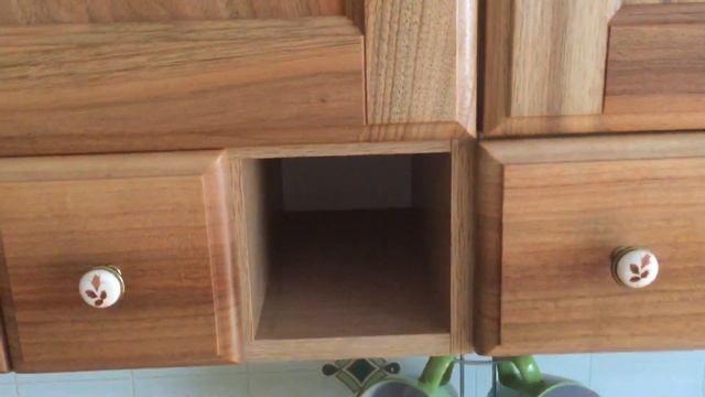 Фасады из ореха на кухню. 10 лет эксплуатации.Wooden Kitchen. смотреть онлайн