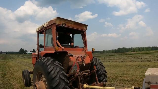 Square Baling Second Crop Hay 2021/Allis Chalmers 200 Tractor on a New Idea Square Baler смотреть онлайн