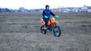 Учусь козлить на питбайке