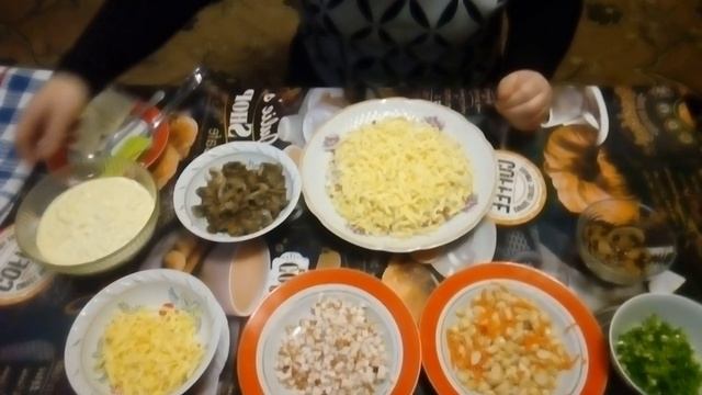 Необыкновенно вкусный салат с фасолью + копченой курицей и грибами !!!!