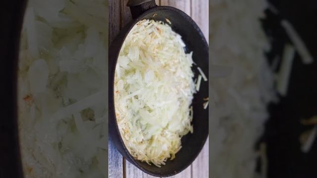 Жареная капуста на сковороде - простой и быстрый рецепт из доступных продуктов! #Shorts