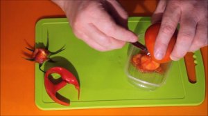 Приспособление для удаления хвостиков у томатов и клубники.