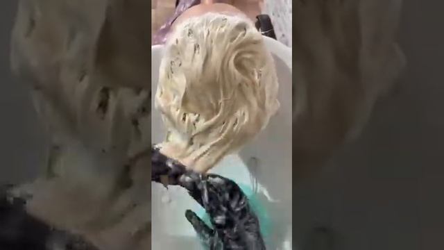 Техника «TOTAL BLONDE» и яркое тонирование. Работа с порошком без рисков