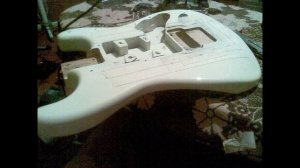 эл.гитары .стратокастеры :Fender и SX.(установка флоид-роузов).