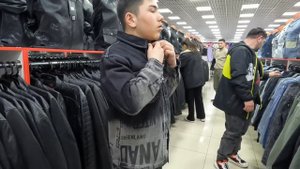 Покупаем новые обновки для Абдугани. Ужинаем в Меге.