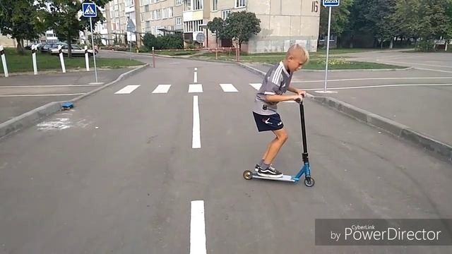 Трюки на самокате с другом! смотреть онлайн