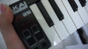 Обзор MIDI-клавиатуры AKAI LPK 25 / Самая дешёвая и бюджетная миди-клавиатура
