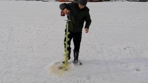 Milwaukee M18 FPD2 и Makita DDF486 бурение льда (бур Mora 130)