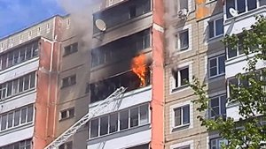Горит квартира в жилом доме  (21.05.2015 г.)