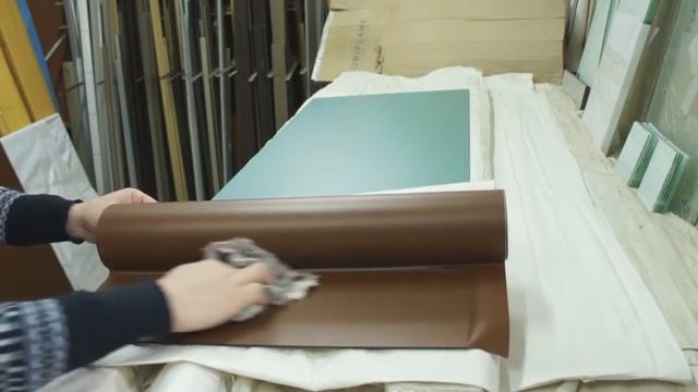 Как НАКЛЕИТЬ ПЛЕНКУ на стекло без пузырей и мыльного раствора