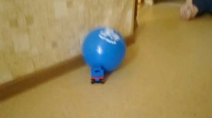 ОПЫТЫ ДЛЯ ДЕТЕЙ Машинка приводится в движение воздушным шариком