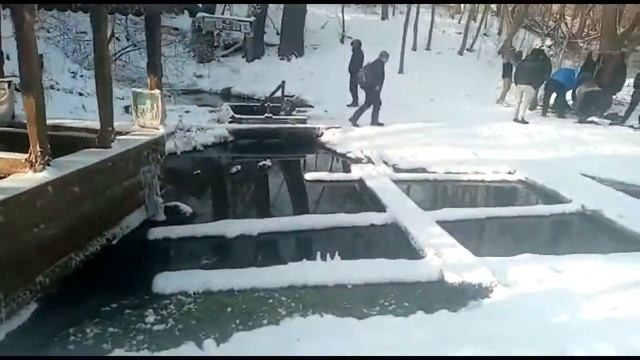 Позитивное видео//Крещенские купания в Клинцовском районе!