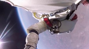 прыжок из космоса с 40км на землю с камерой GoPro перевод