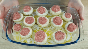 Картофель с грибами и фаршем.