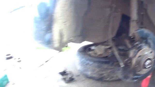 Как поменять передние колодки, тормозные диски на Лада Ларгус, Рено Логан, Рено Сандеро смотреть онлайн