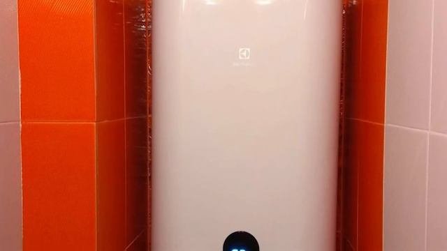 Электрический водонагреватель Electrolux EWH 80 Gladius