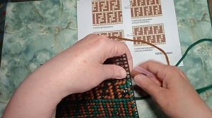 Идея сумки на пластиковой канве с орнаментом своими руками.