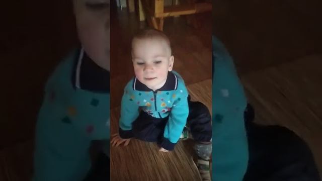 Где мой телефон Куда то заныкал Ох  уж эти детки
