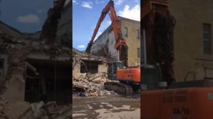 АНБАУ: Экскаватор-разрушитель Hitachi ZX350 Demolition меняет навесное оборудовние