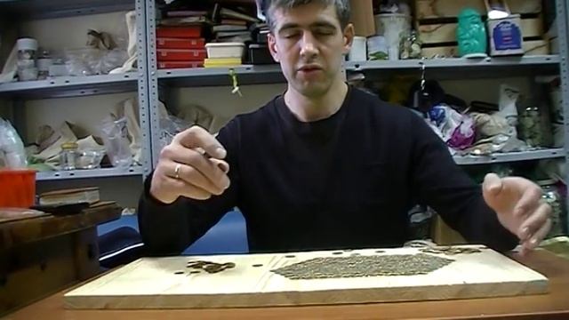 Пол, стены и стол из монет. Декорирование интерьера монетами. смотреть онлайн