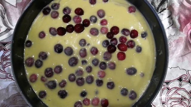 Быстрый ягодный пирог из кислого молока смотреть онлайн