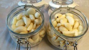 Маринованный чеснок.