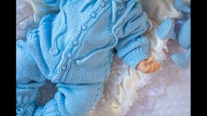 Вязанный комплект для новорожденного. Комплект для малыша. Вязанный комбинезон,шапочка, пинетки