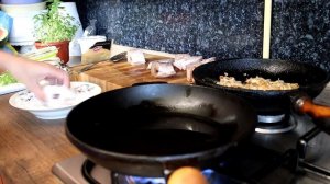 Жареная щука со сметаной и луком