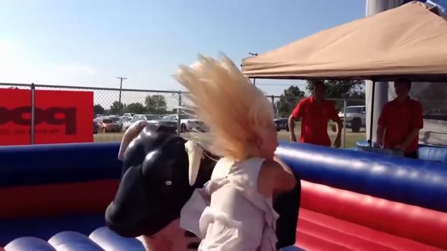 Родео. Девушки на быке