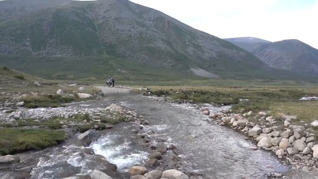 Переезд через брод (2) на мотоцикле Африка Твин. Crossing the Ford on a motorcycle Africa Twin смотреть онлайн