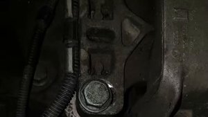 VW Golf IV Mk4 (BCA) - Левая опора двигателя при движении