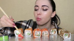 БАБУШКА И ПОПРАШАЙКА / СУШИ РОЛЛЫ MUKBANG Ayka Emilly